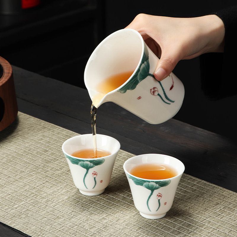 Juego de Té Chino de Porcelana con Motivos Florales Tradicionales