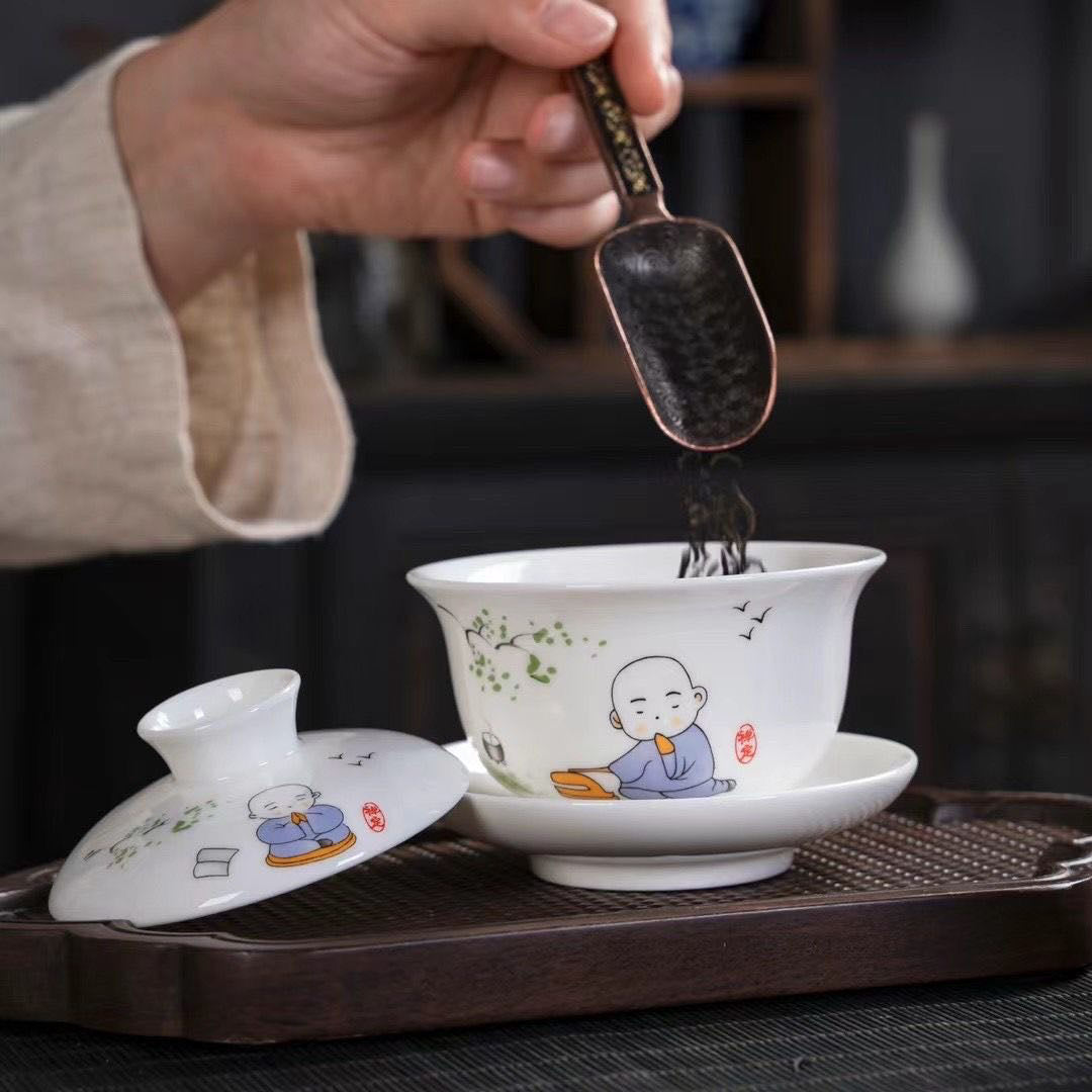 Juego de Té Chino de Porcelana con Motivos Florales Tradicionales