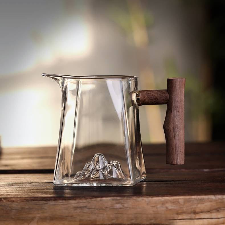 Teteras de Vidrio con Detalle de Montaña y Mango de Madera