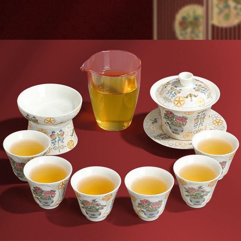 Juego de Té Chino de Porcelana con Motivos Florales Tradicionales
