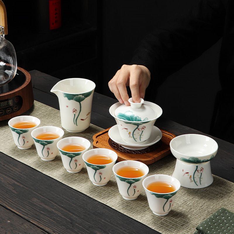 Juego de Té Chino de Porcelana con Motivos Florales Tradicionales