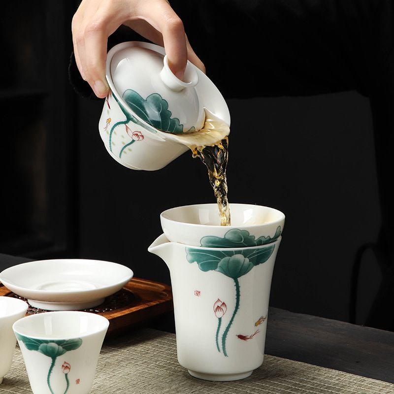 Juego de Té Chino de Porcelana con Motivos Florales Tradicionales